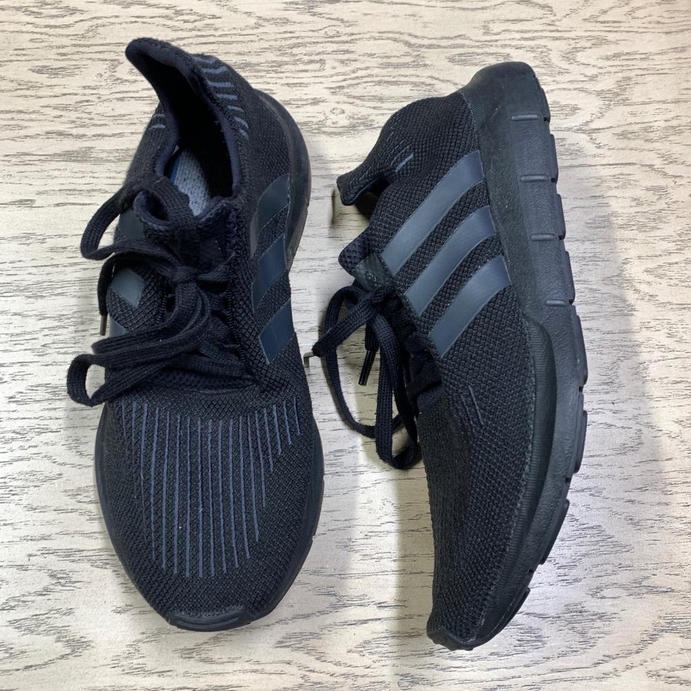 Adidas Swift Run Mens 9.5 Black CG4111 Knit Athletic Running Shoes